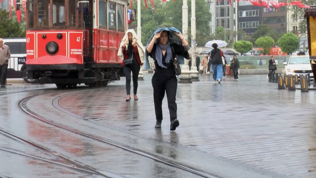 İstanbul'da Hafta Sonu Sağanak Geliyor: Planlar Yeniden Gözden Geçirilmeli