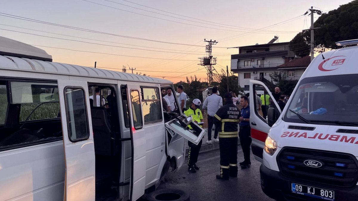 Aydın'da Feci Kaza: Beton Mikseri 2 Minibüse Dalıp Can Aldı, 8 Yaralı