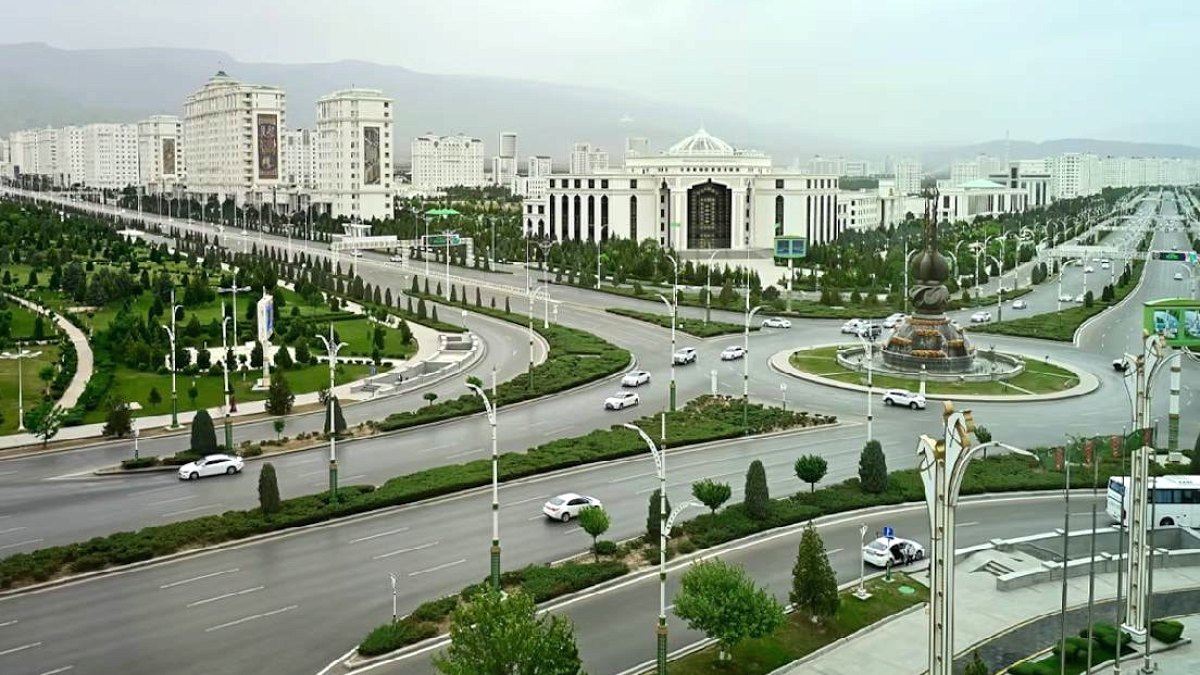 Türkmenistan'da Trafik Rengi Değişti: Siyah Yasak, Beyaz Zorunlu