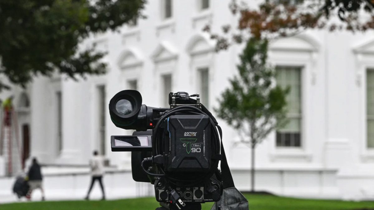 Trump'ın Medya Yasağı Anayasaya Aykırı Bulundu: Gazeteciler Beyaz Saray'a Döndü