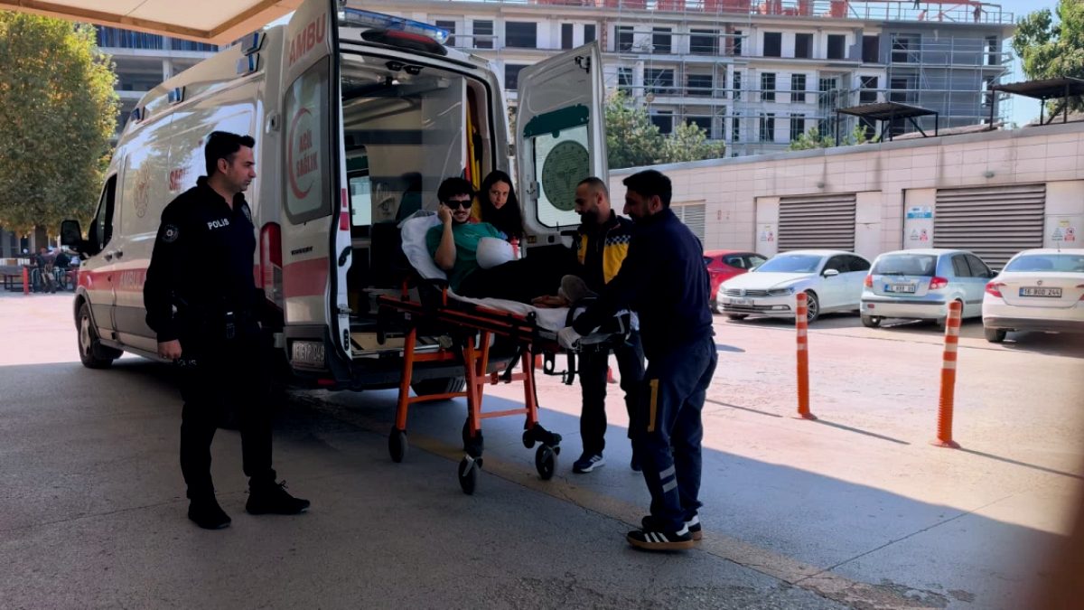 Bursa'da Motosiklet Kazası: Yaralının Gözlüğü Günün Karesi Oldu