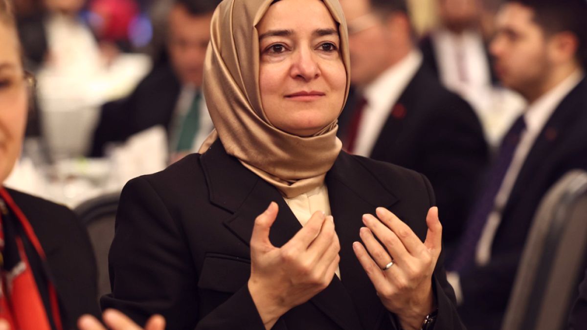 Yeni Parti'den Çarpıcı Fon İddiaları: Eski Bakan Kaya Ailesi Borsada Milyarlık Vurgun mu Yaptı?