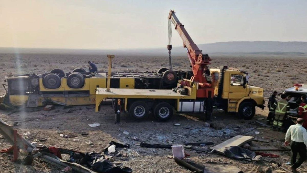 İran'da Feci Kaza: Otobüs Devrildi, Çok Sayıda Can Kaybı ve Yaralı Var