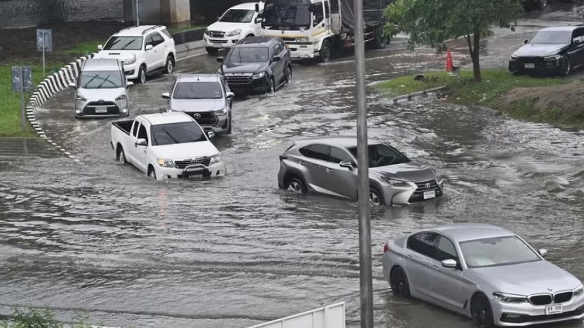 Tayland'da Muson Yağmurları Hayatı Felç Etti: Binlerce Kişi Tahliye Edildi