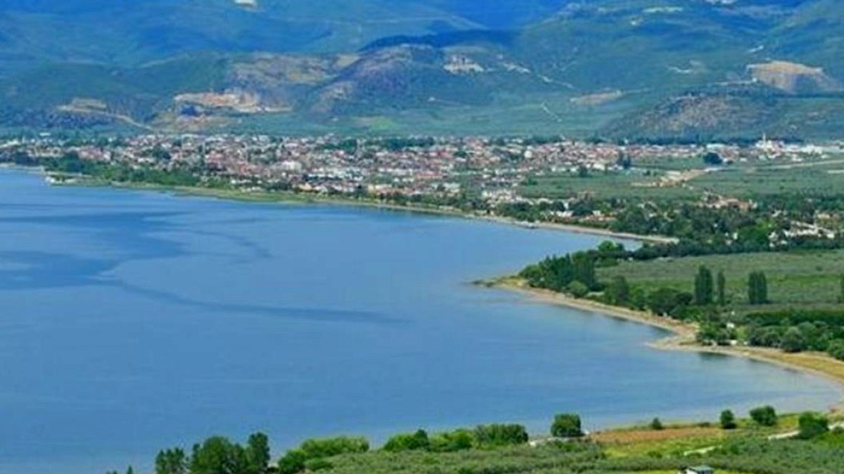 İznik Gölü'nde Tarihi Çekilme: Doğal Güzellik Tehlikede