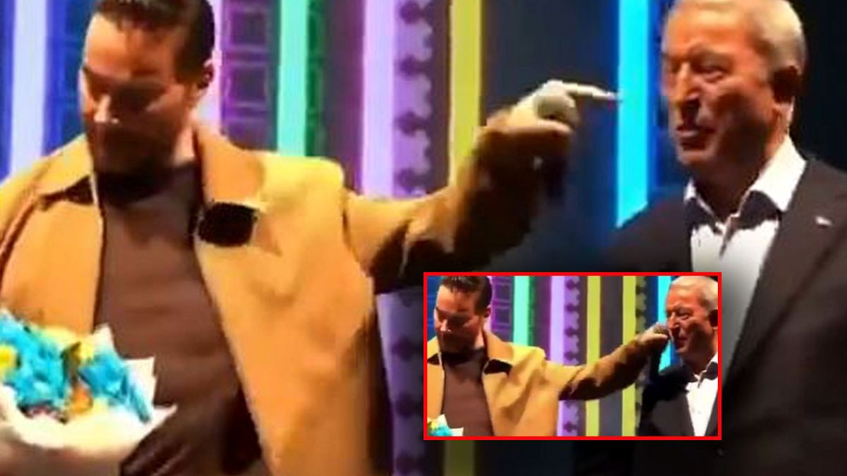 Sinan Akçıl Sahne Aldığı Festivalde Talihsiz Bir Kaza Yaşadı