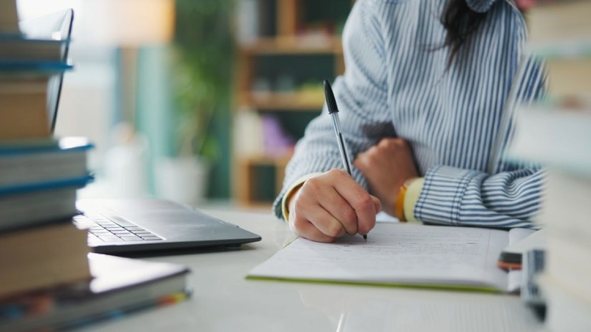 Yapay Zeka Tartışması: Ünlü Yazarın Romanı Edebiyat Listesinden Çıkarıldı