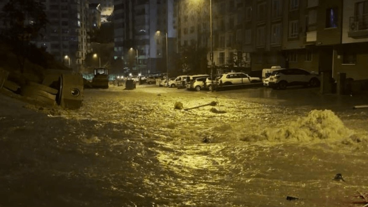Ankara'da Sağanak Sular Bastı: Keçiören'de Bodrum Katları Suyla Doldu