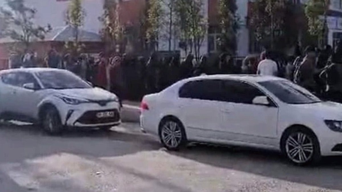 Van'da Okula Tüfekle Gelen Öğrenci Paniğe Neden Oldu