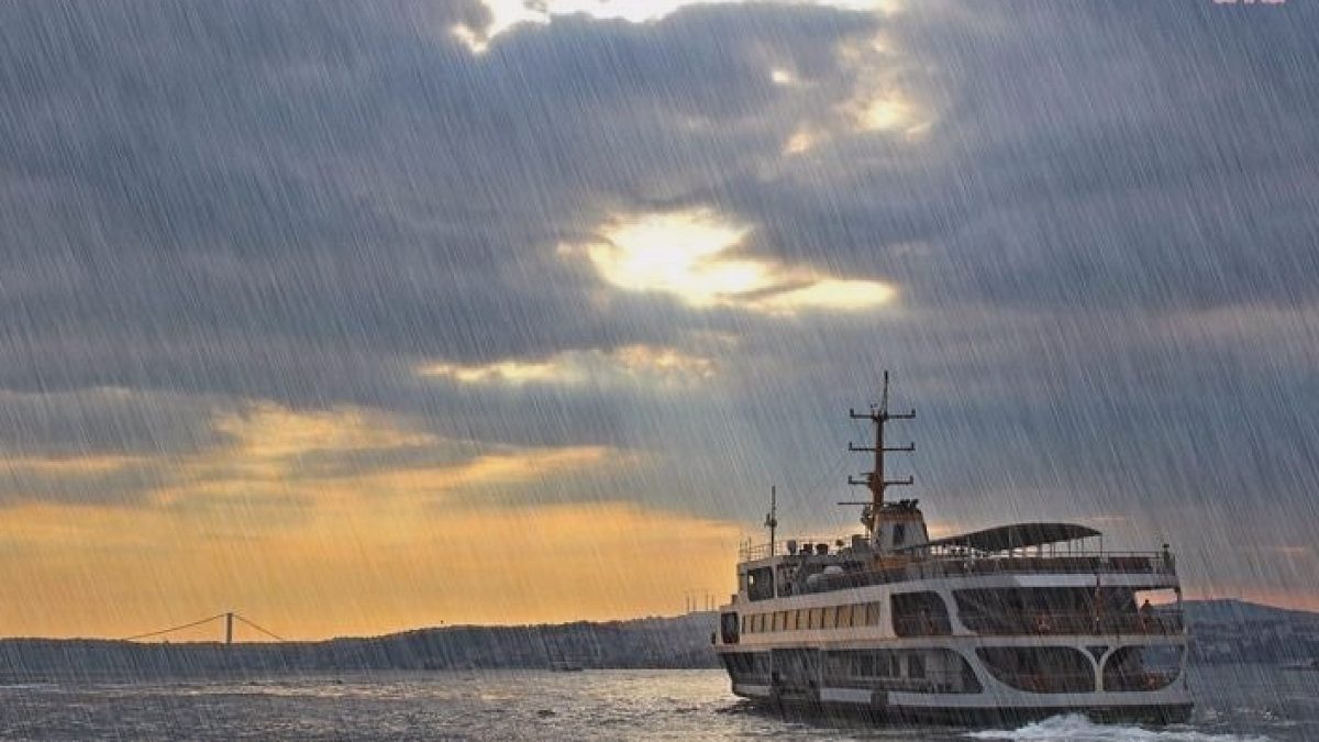 İstanbul'da Şiddetli Yağışlar Hayatı Felç Etti: Trafikte Büyük Çile