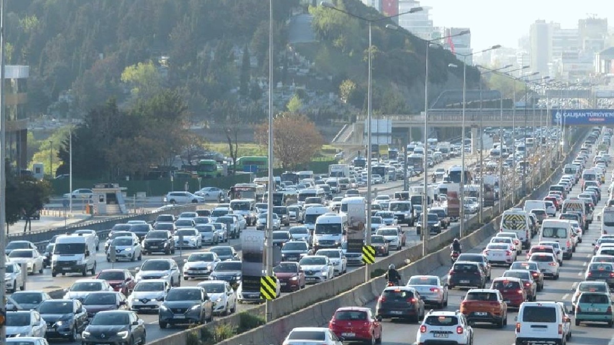 21 İlin Bağlantı Yolu D-100'de Çalışmalar Başladı, Trafik Durma Noktasına Geldi