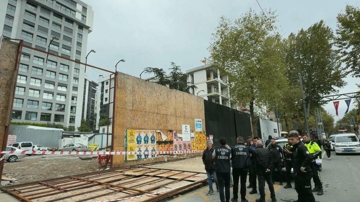 Kadıköy'de İnşaat Faciası: Dış Cephe Kaplaması Yayaların Üzerine Düştü, Yaralılar Var