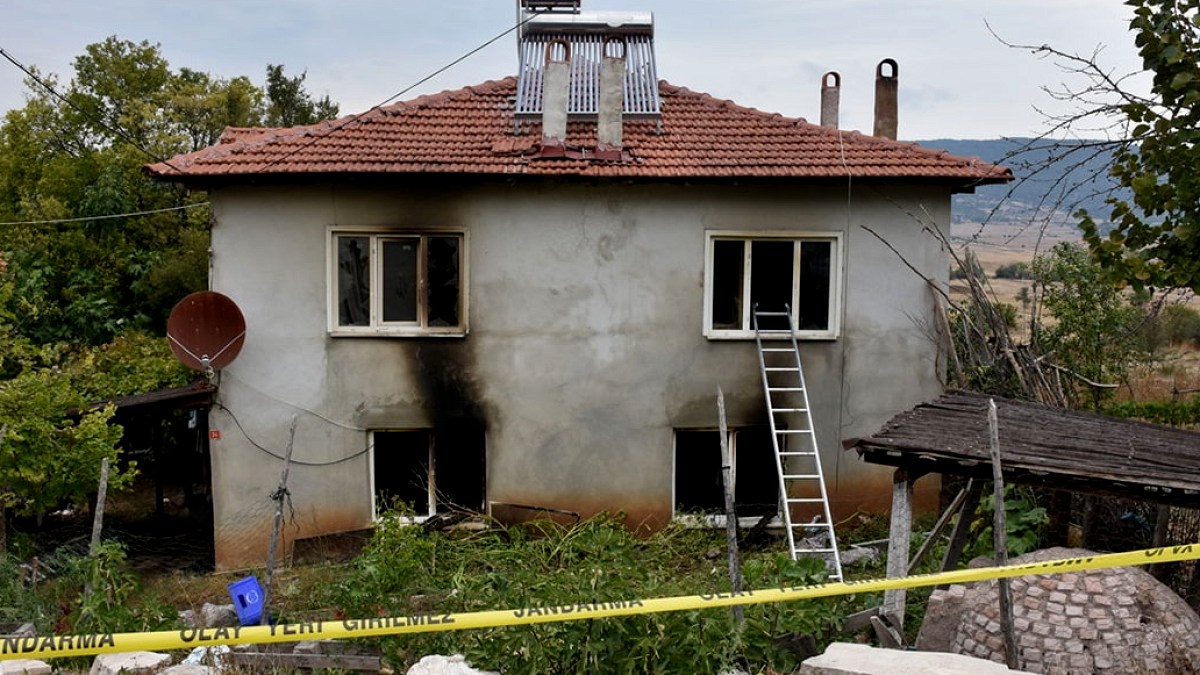 Bilecik'te Korkunç Yangın: Baba ve Kızı Hayatını Kaybetti, Kurtarma Çabası Acıyı Büyüttü