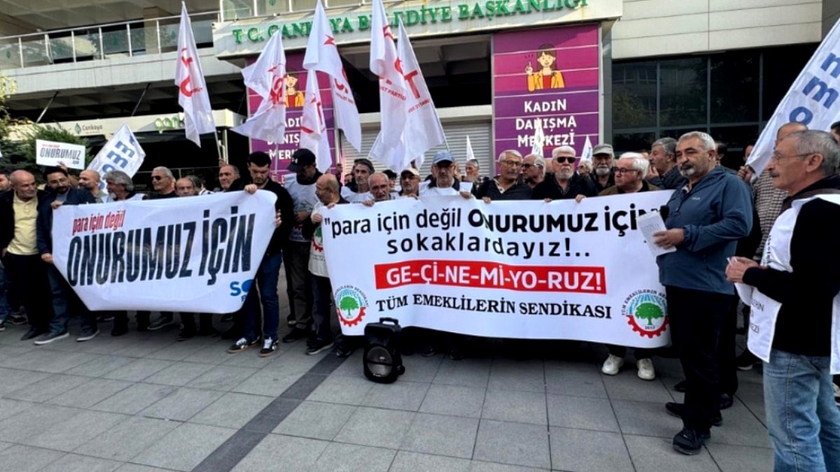 Emekliler Sefalet Ücretlerine İsyan Etti: "Onurumuz İçin Sokaktayız"