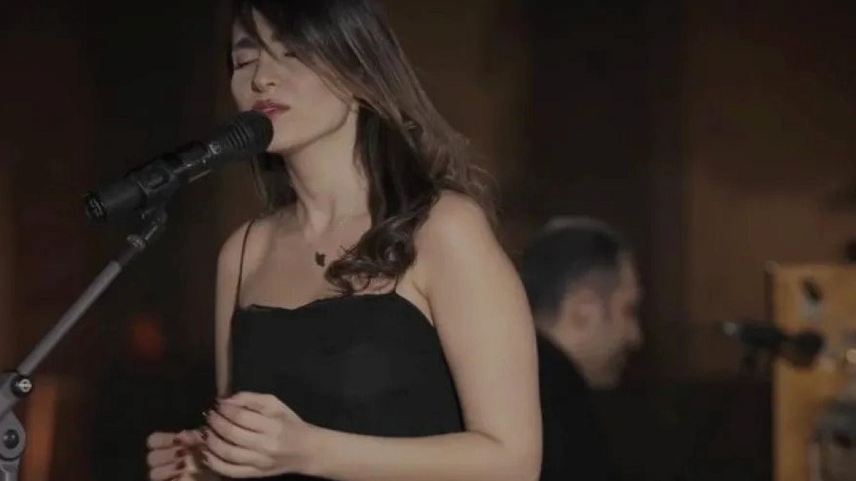 İran'da Başörtüsüz Şarkıcıya Kırbaç Cezası Onaylandı