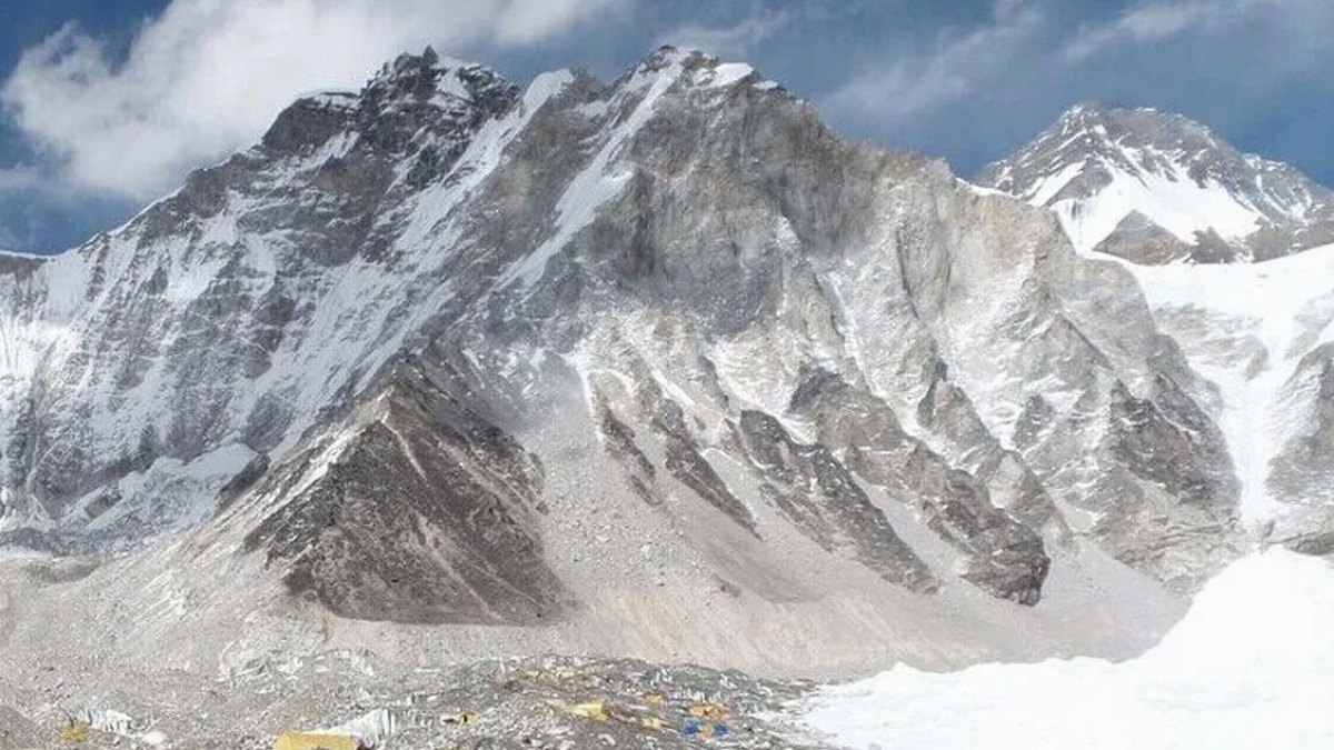 Nepal'de Yüksek Rakımda Çığ Felaketi: Can Kaybı 15'e Yükseldi