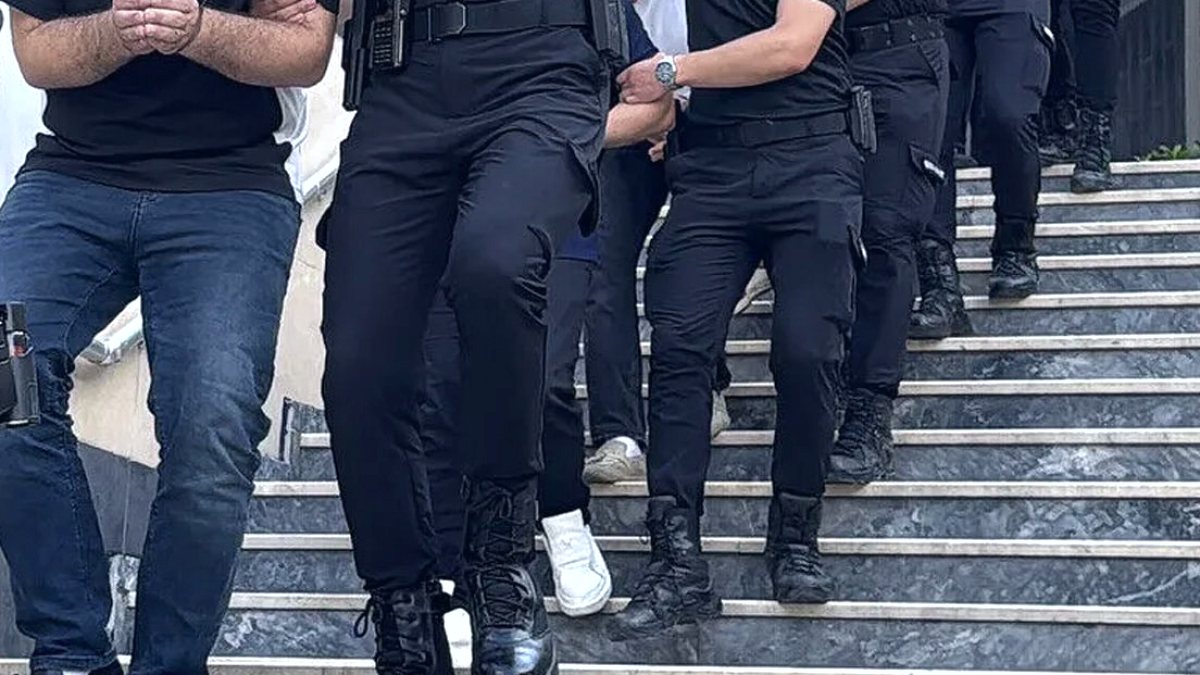 Adana'da Yılın Operasyonu: Çok Sayıda Firari Hükümlü Yakalandı