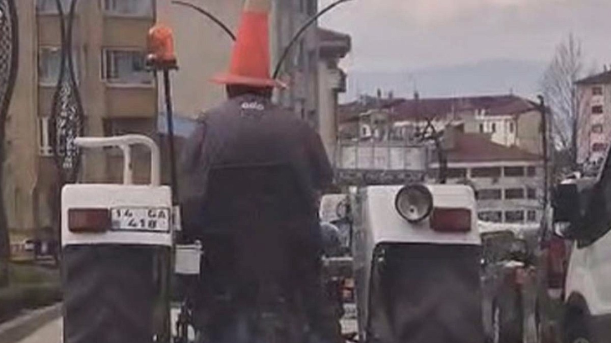 Bolu'da Traktör Sürücüsünün Akıl Almaz Hareketi: Trafik Dubasıyla Seyir Etmek