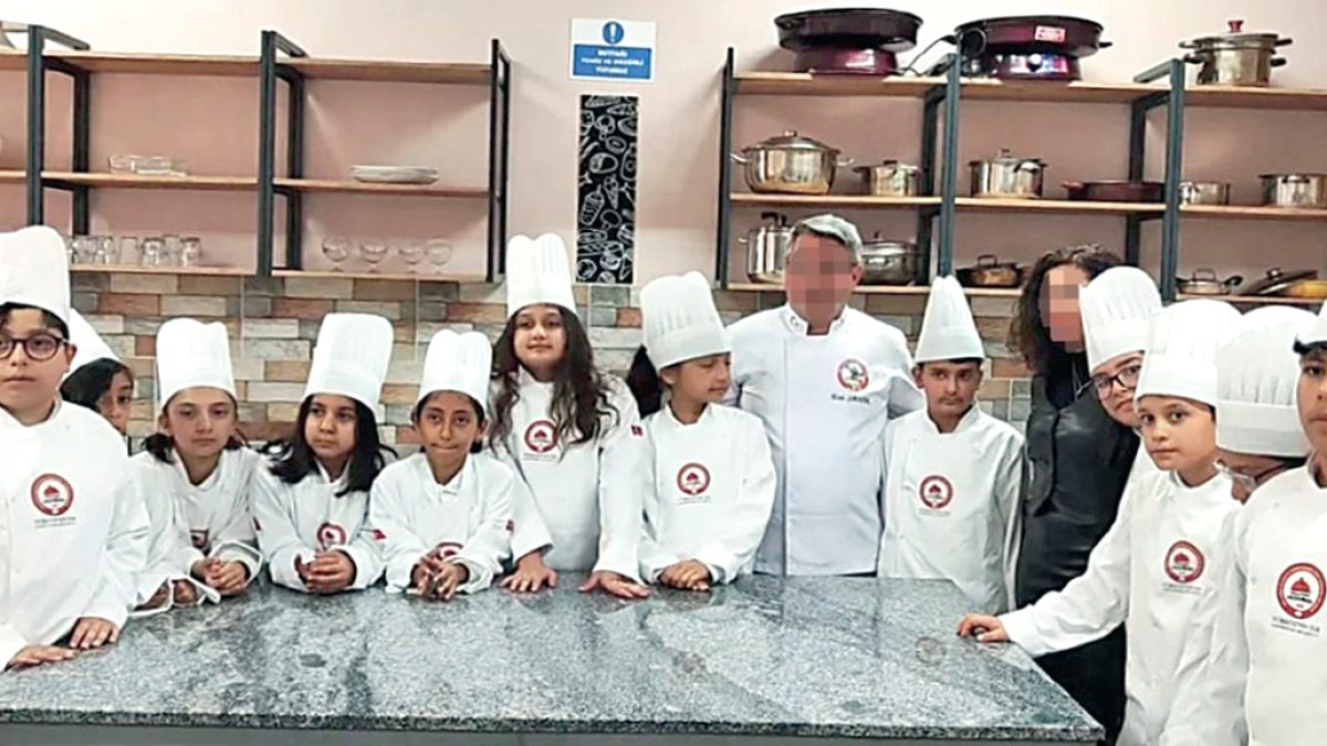 Meslek Lisesinde Ekmek Skandalı: Öğrenci Üretimi Fırınlara Satılmış, Gelir Müdür Yardımcısının Hesabına Yatmış!