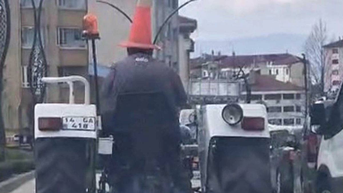 Bolu'da Traktör Sürücüsünden Akılalmaz Hareket: Trafik Dubasıyla Seyir!