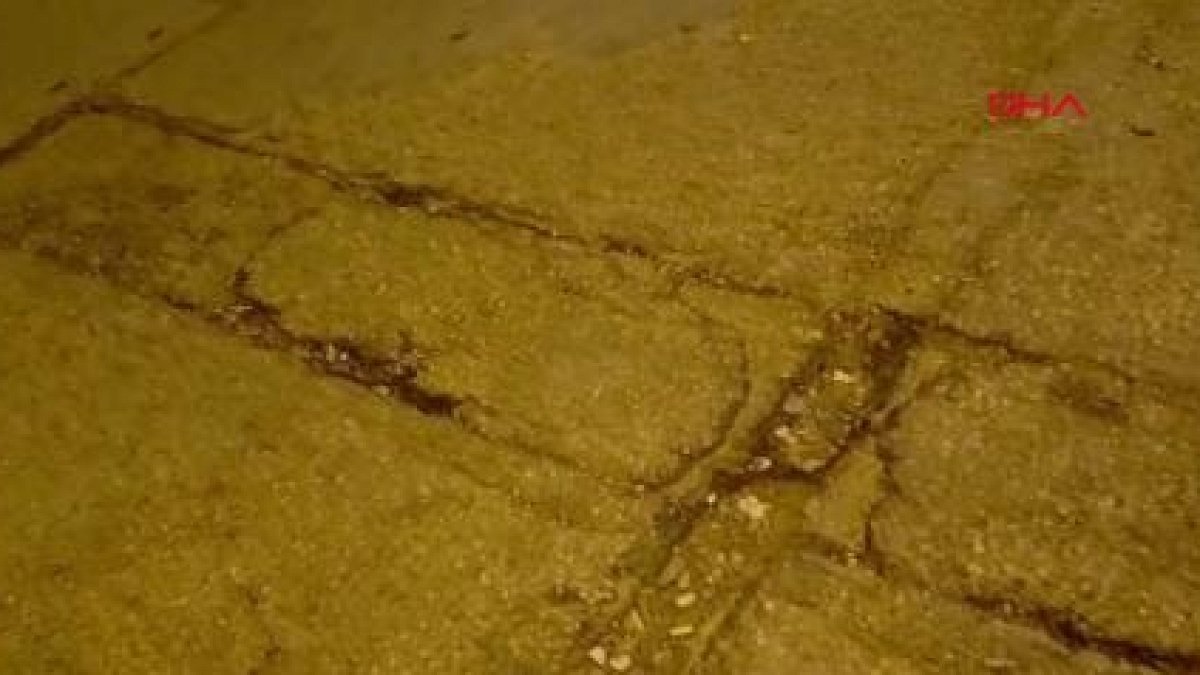 Adana'da Tehlikeli Çukur Kazaya Yol Açtı: Baba ve Kızı Yaralandı
