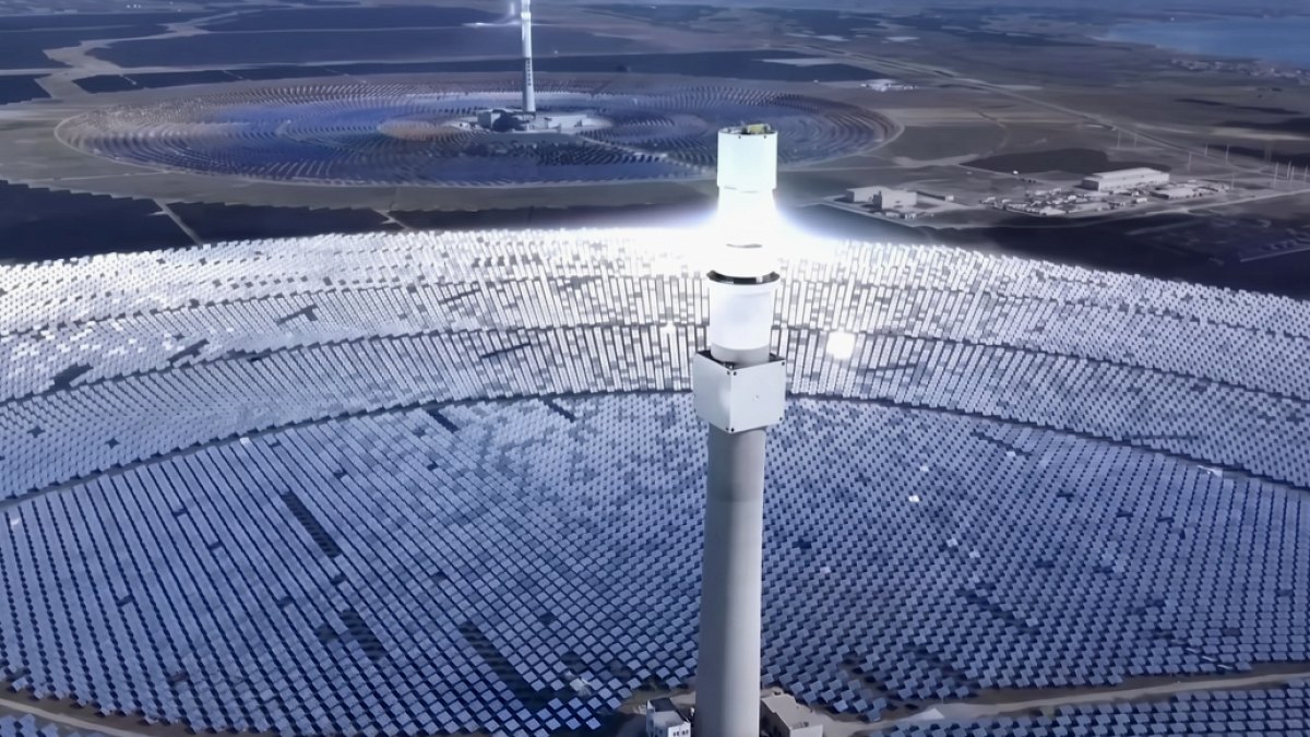 Çin'den Yenilenebilir Enerjide Dev Adım: Üç Kuleli Güneş Santrali Faaliyete Geçti