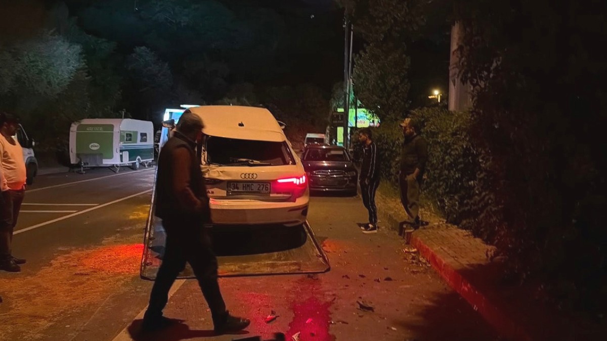 Park Halindeki Araçlara Dalıp Ortayı Savaş Alanına Çevirdi