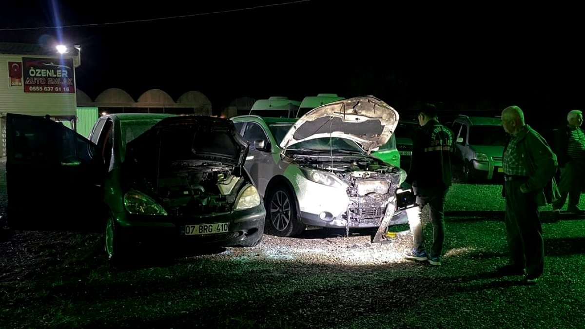 Antalya'da Galeriye Benzin Döküp 6 Aracı Ateşe Verdi: Şüpheli Teslim Oldu