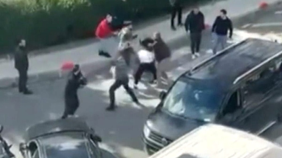 Bayrampaşa'da Trafik Tartışması Kanlı Bitti: Yumruklar Havada Uçuştu