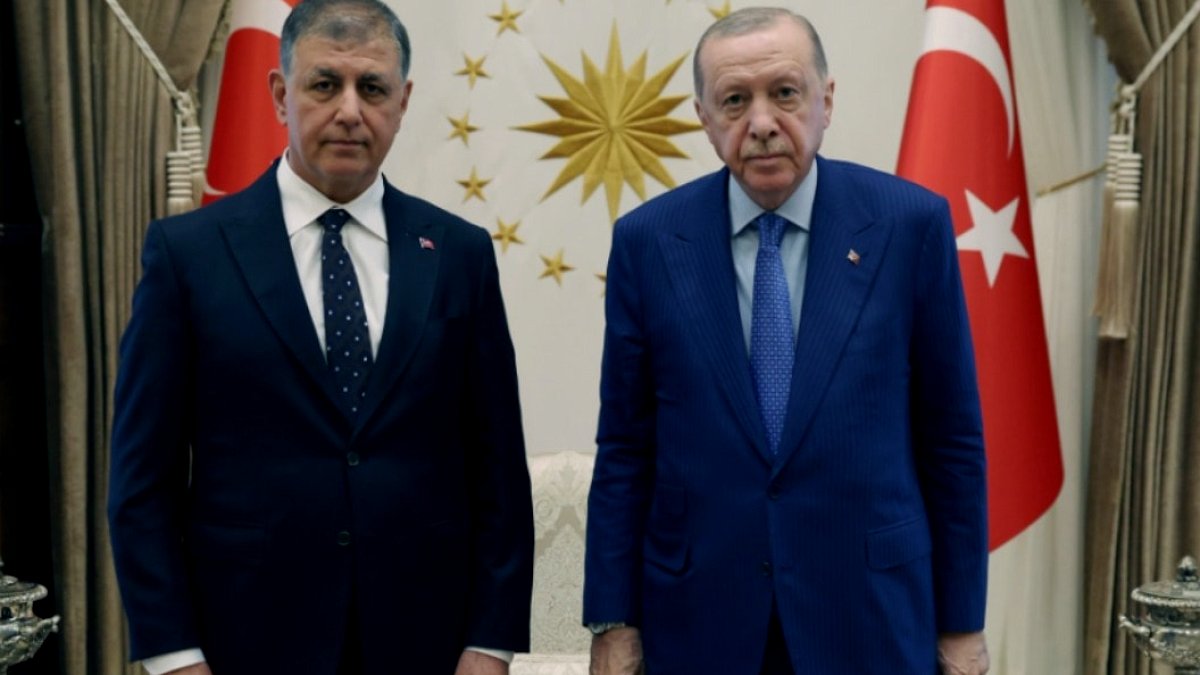 Cemil Tugay'dan Siyasi Rotada Şaşırtıcı Değişiklik: AKP'ye Geçiş Sinyali