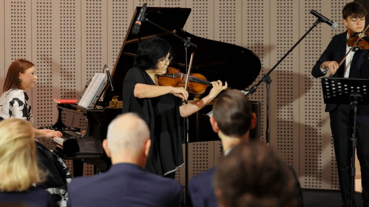 Mozart'ın 300 Yıllık Kemanı İstanbul'da Tarihi Konserle Sahnelendi