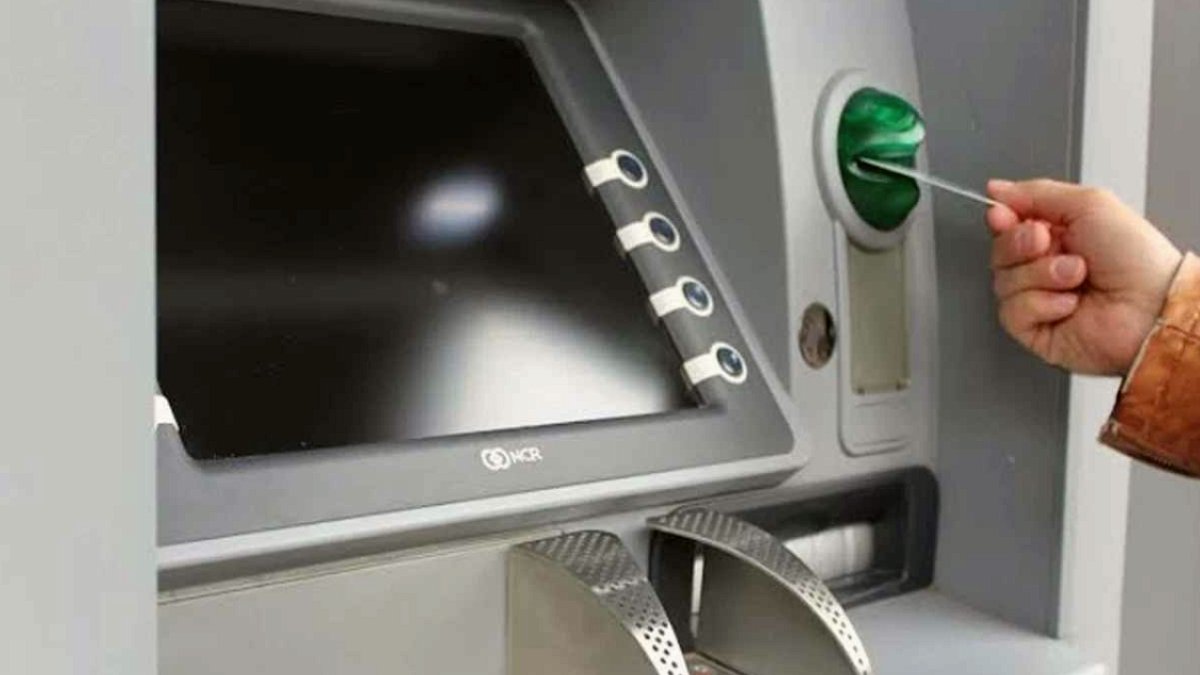Barmenden Milyonerliğe: ATM Açığıyla 4 Ayda Servet Kazandı