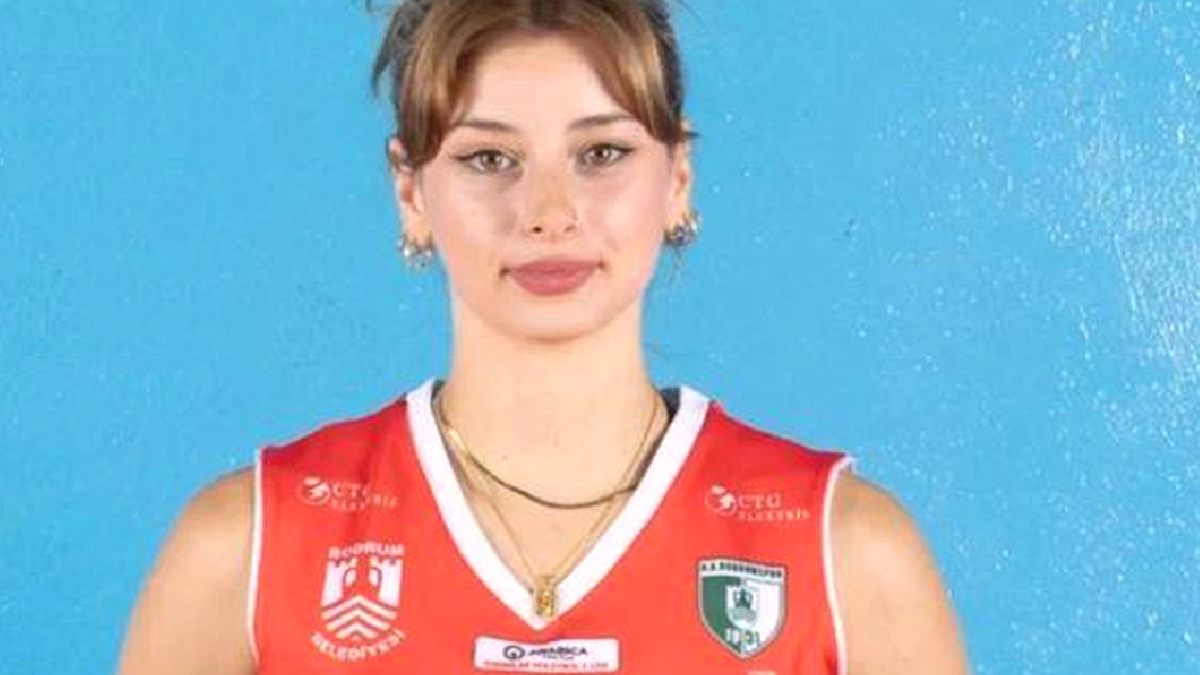 Genç Voleybolcu Meryem Cabbaroğlu'nun Güzelliği Dünya Çapında Dikkat Çekti