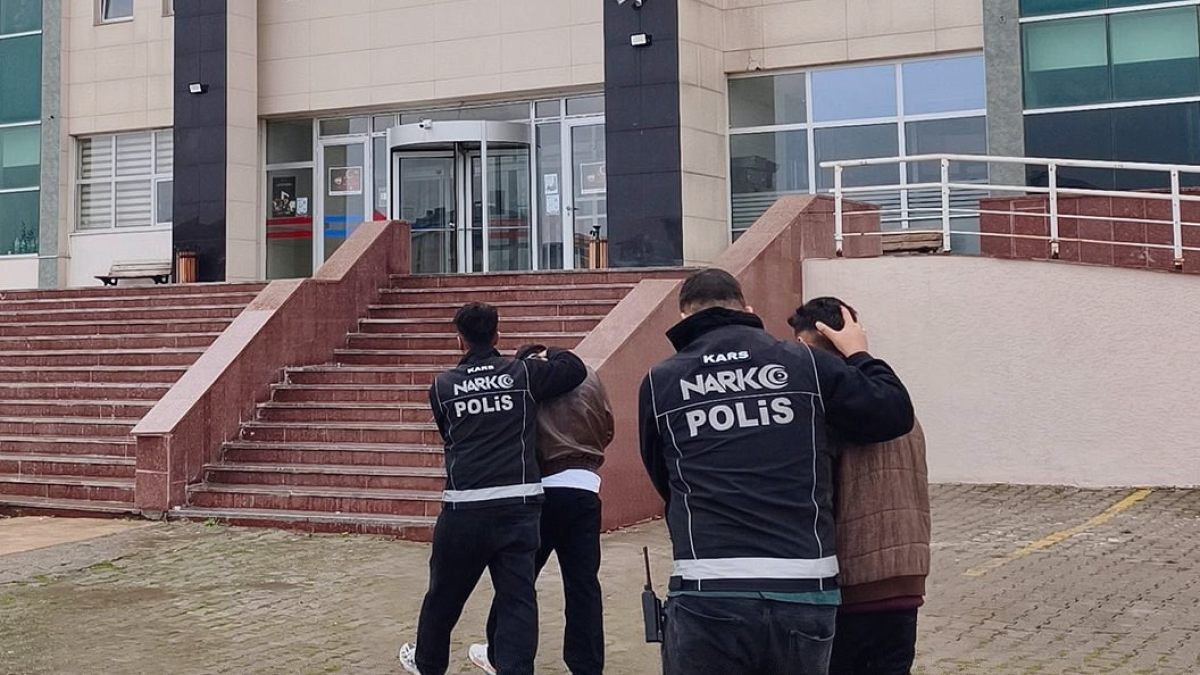 Kars'ta Uyuşturucu Operasyonu: İki Şüpheli Tutuklandı