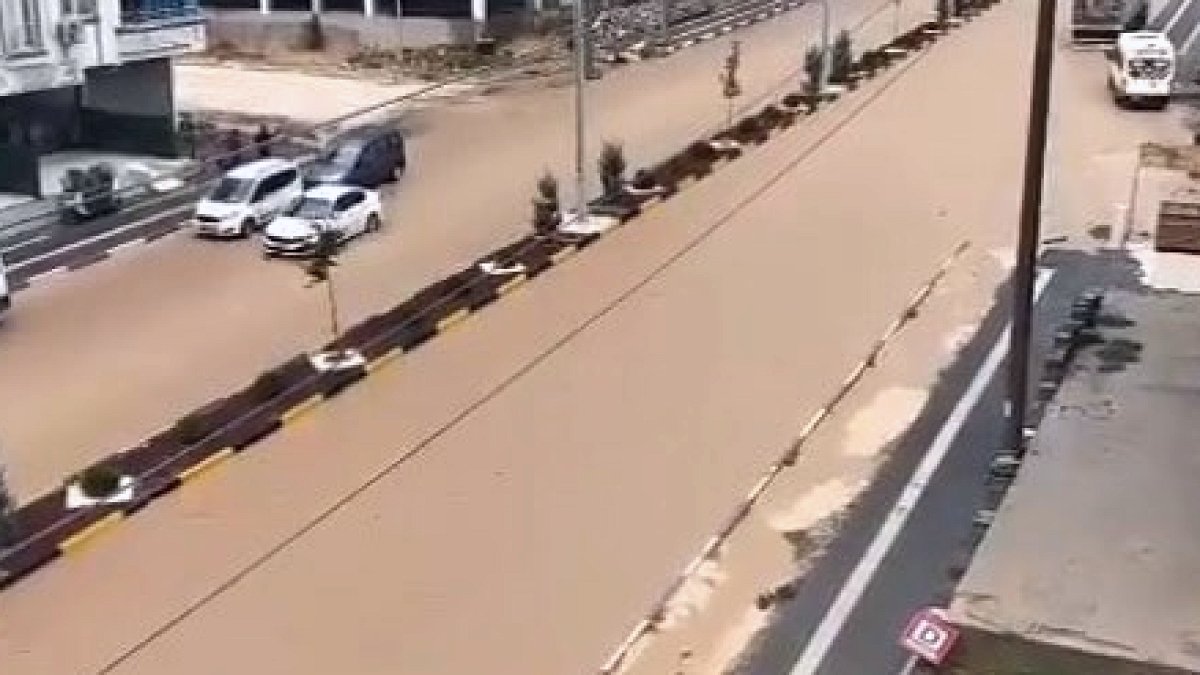 Diyarbakır'da Şiddetli Sağanak: Ergani Sokakları Su Altında Kaldı