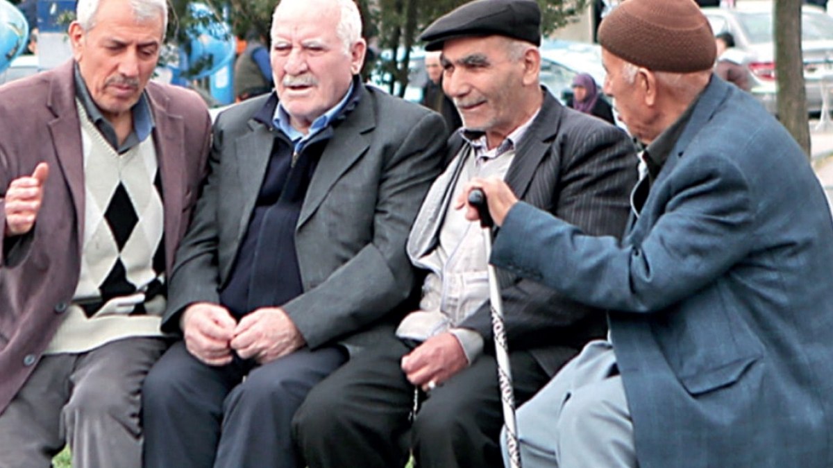 Emeklilere Yeni Maaş Müjdesi: Taban Aylıklar Yükselecek