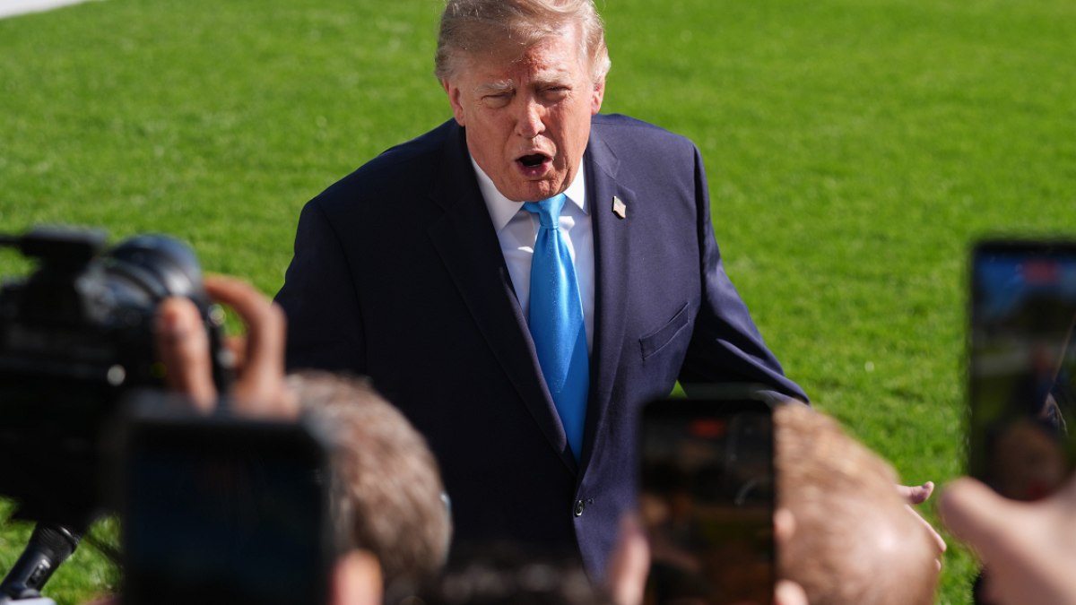 Trump, İngiltere'deki ABD Bombardıman Uçaklarını İran Tehdidi Nedeniyle Çekti