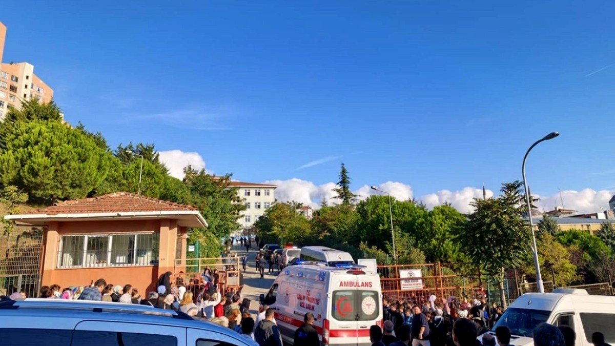 İstanbul'da Okulda Bıçaklı Saldırı: 8 Öğrenci Yaralandı, Soruşturma Başlatıldı
