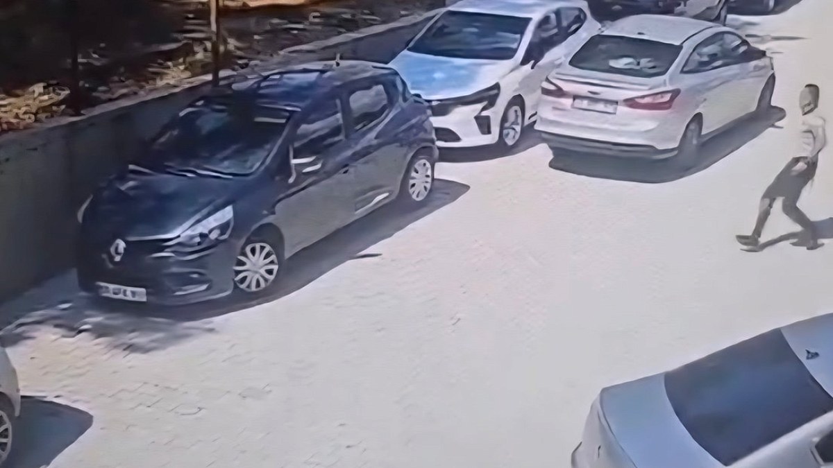 Hatay'da Dikkatsiz Park Eden Araç Tehlike Saçtı, Kahraman Güvenlikçiler Önledi