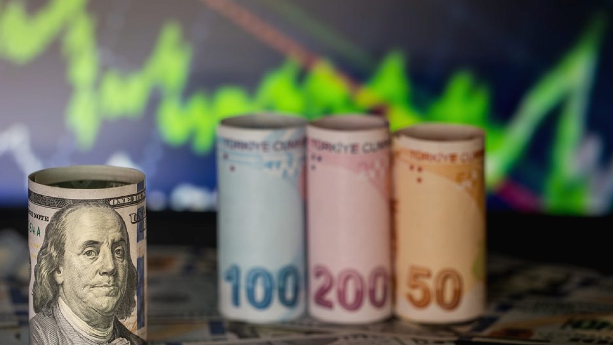 Dolar Yeni Zirveyi Gördü: 49.2150 Seviyesi Aşıldı