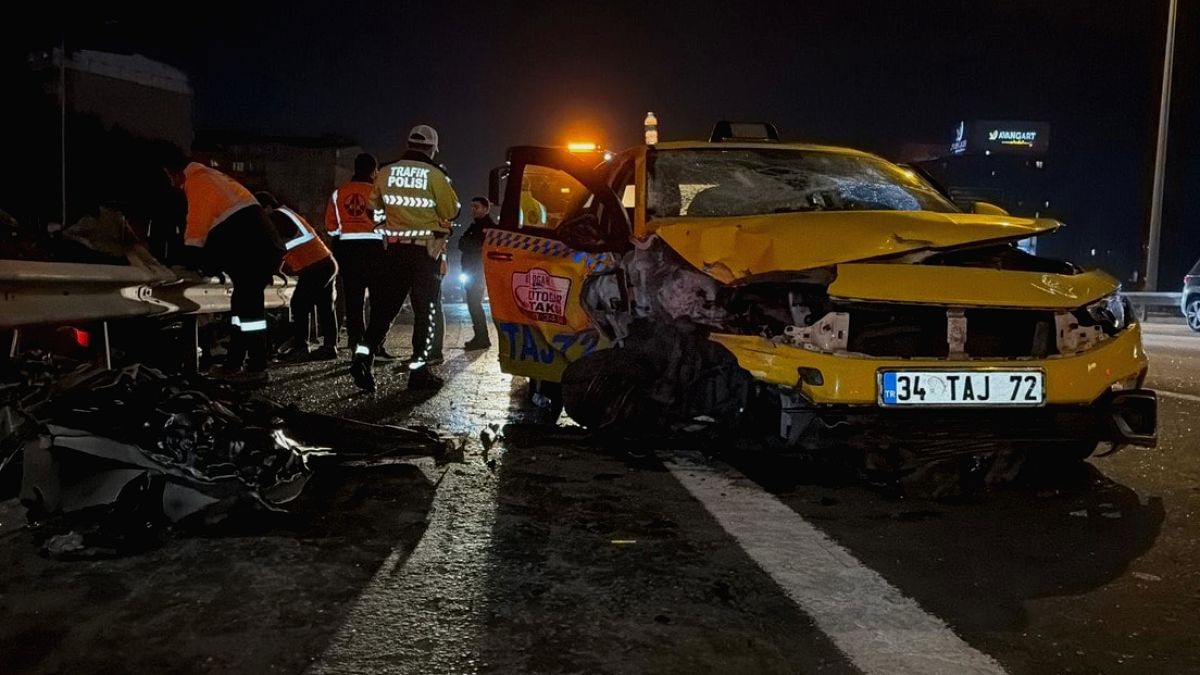Kağıthane TEM Otoyolu'nda Feci Kaza: 1 Kişi Hayatını Kaybetti, 2 Yaralı