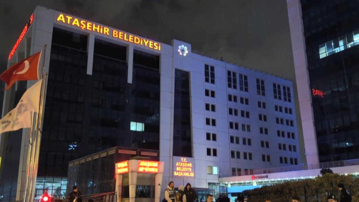 Ataşehir Belediyesi'nde Dengeler Değişti: Meclis Üyesinin İstifası Kulvarları Belirledi