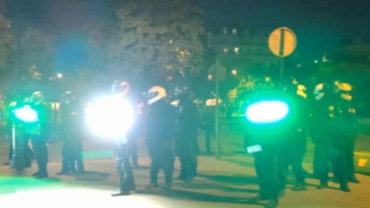 Fransa'da Polis Yeni Teknolojik Kalkanlarla Göstericilere Müdahale Etti