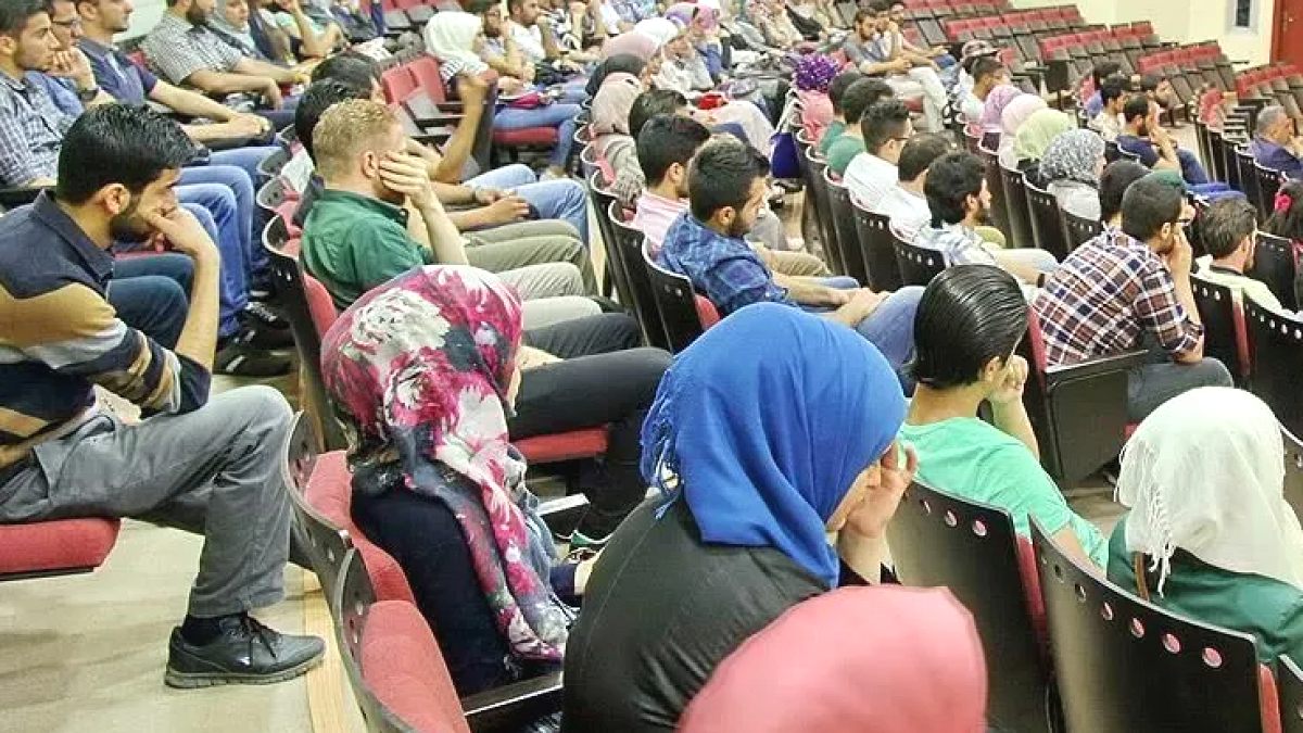 Suriye'de Kadınların Üniversite Eğitimine Kısıtlama: Tepkiler Çığ Gibi Büyüyor