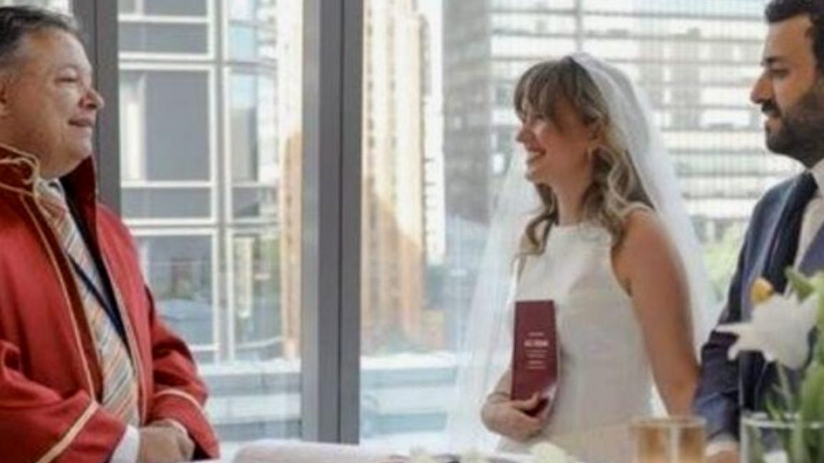 Hasan Can Kaya ve Eşi Duygu Karabaş İlk Kez Görüntülendi