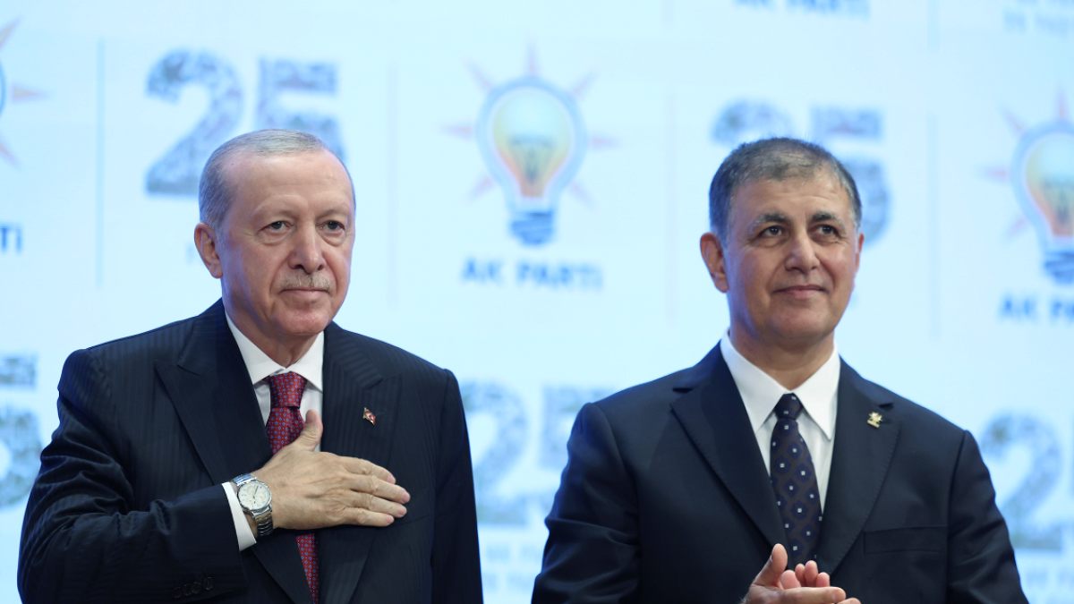 Cemil Tugay'dan Parti Değişikliği Açıklaması: Aile Desteği ve İzmir İçin Yeni Dönem
