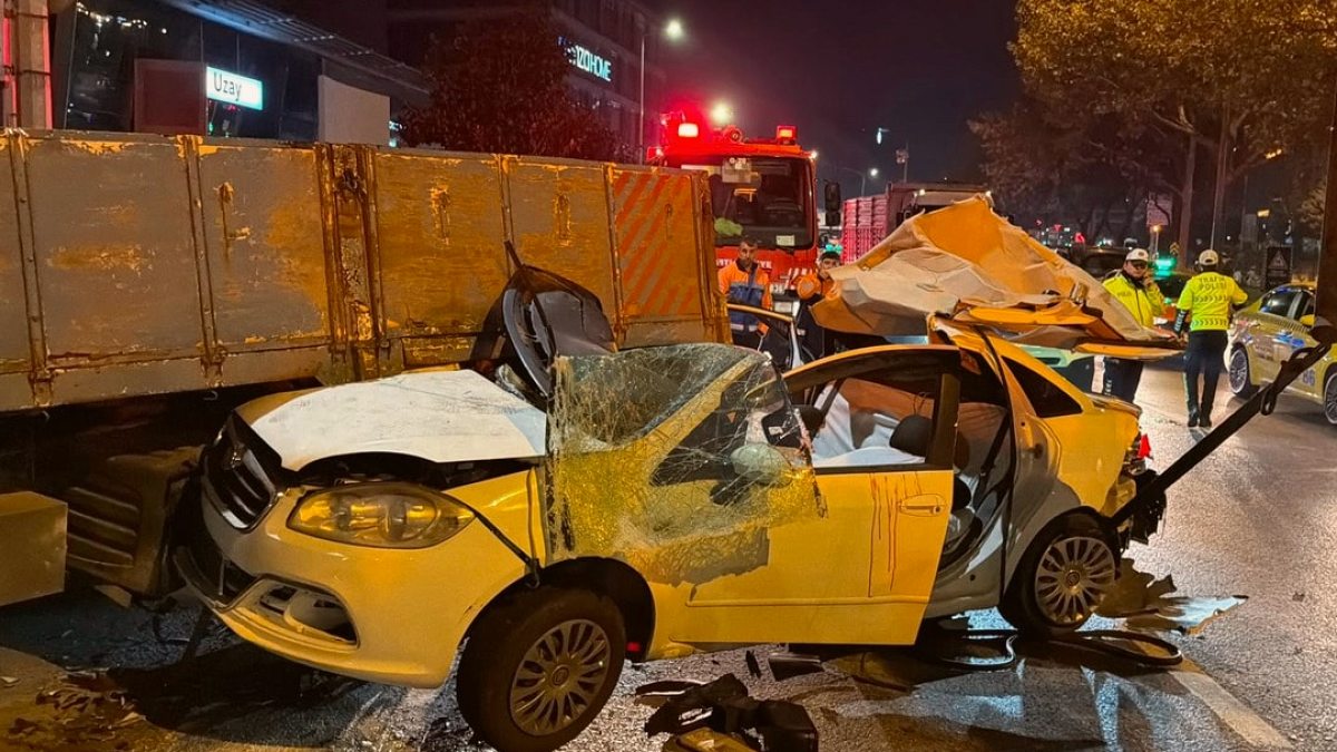 Beyoğlu'nda Tehlikeli Sürüş 5 Aracı Birbirine Kattı
