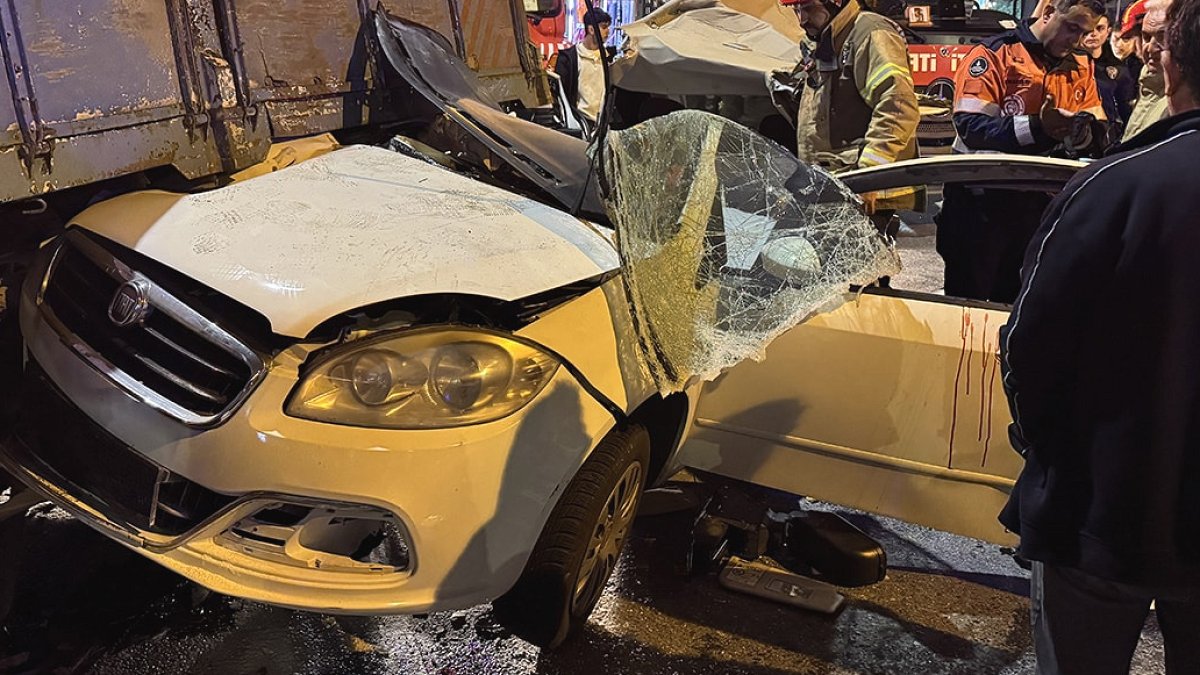 Beyoğlu'nda Trafik Faciası: Taksiye Arkadan Giren Otomobil 3 Can Aldı