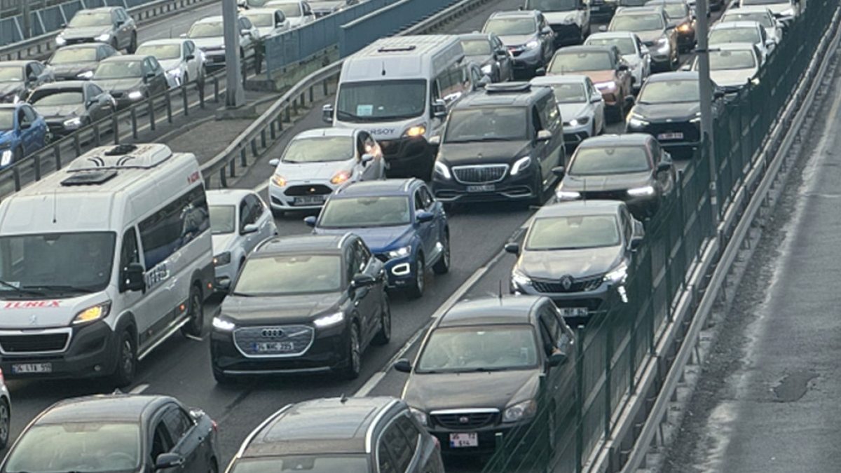 İstanbul'da 12 Günlük Trafik Uyarısı: D-100'de Önemli Bir Bölüm Gece Kapatılacak