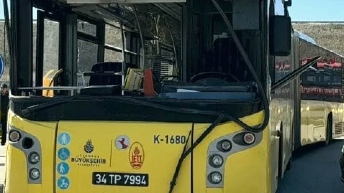 İstanbul'da İETT Otobüsü Kontrolden Çıktı: Duvara Çarptı, Yaralılar Var